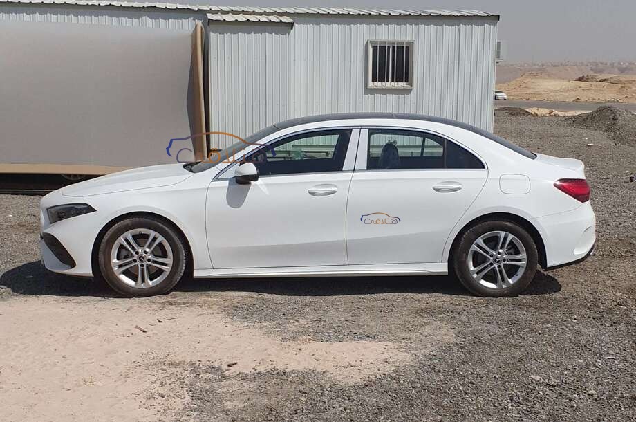 180 Mercedes أبيض