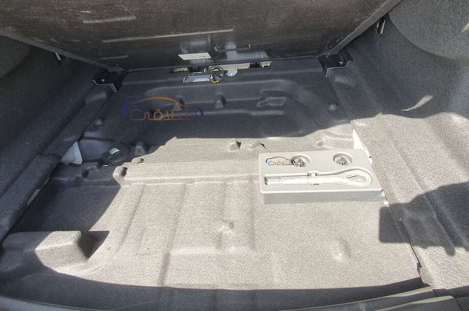 180 Mercedes أبيض