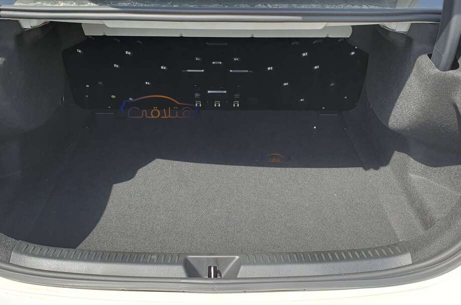 180 Mercedes أبيض