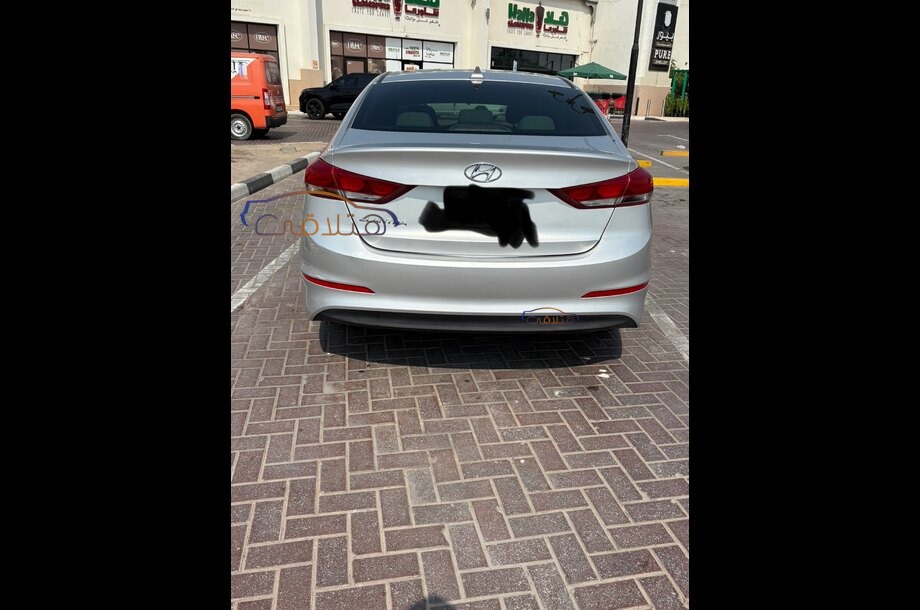 Elantra Hyundai فضي