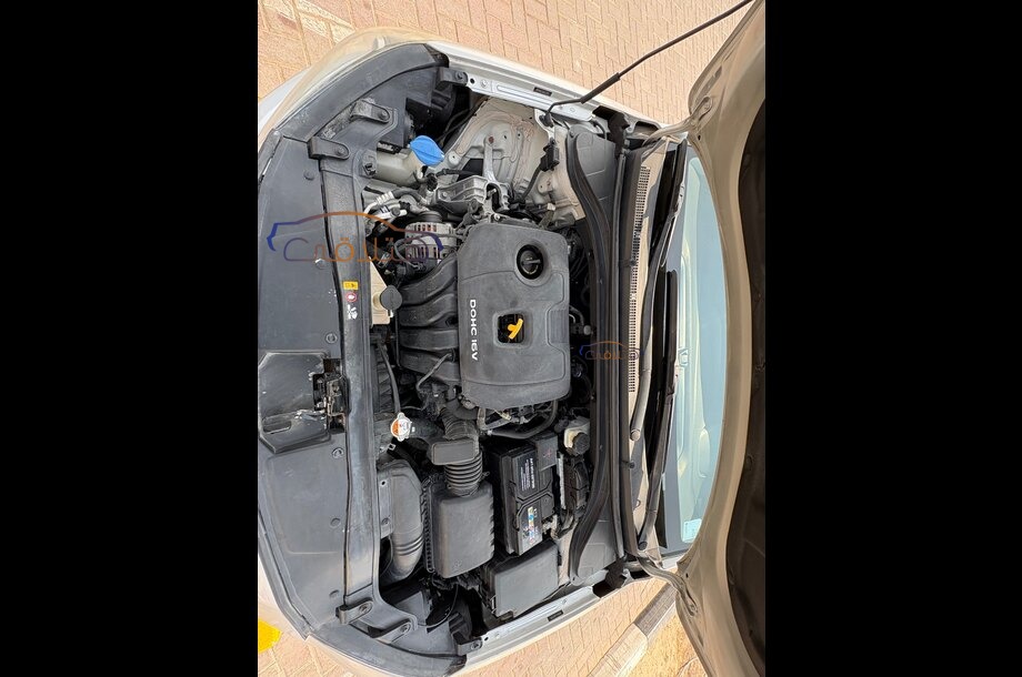 Elantra Hyundai فضي