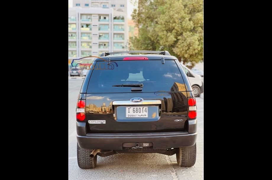 Explorer Ford أسود