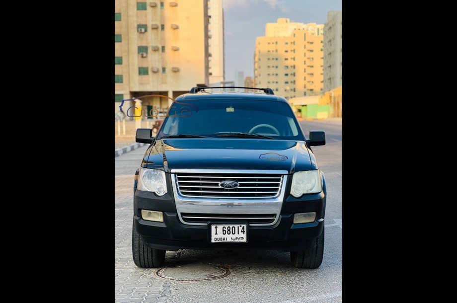 Explorer Ford أسود