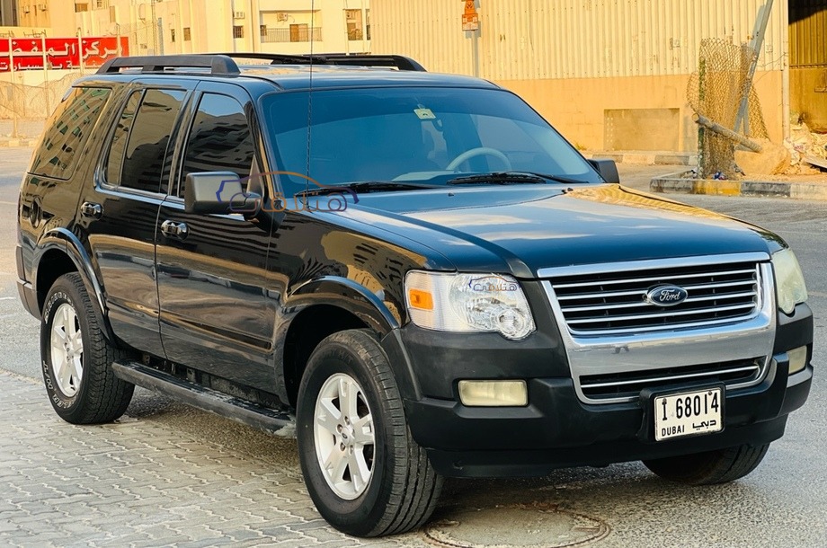 Explorer Ford أسود