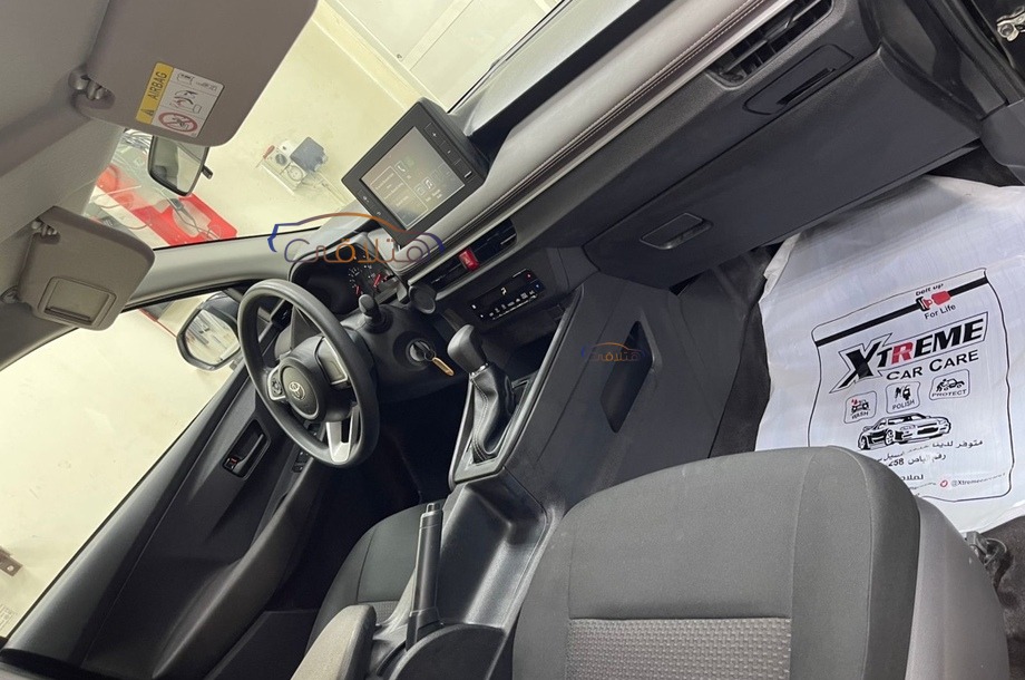 Yaris Toyota أسود