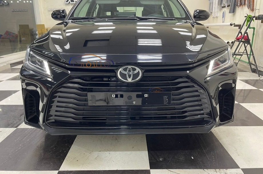 Yaris Toyota أسود