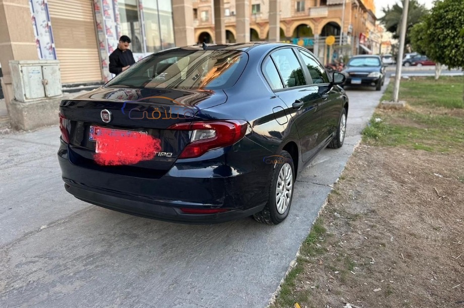 Tipo Fiat الأزرق الداكن