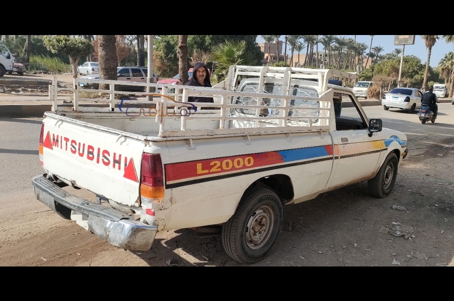 Pickup Mitsubishi أبيض