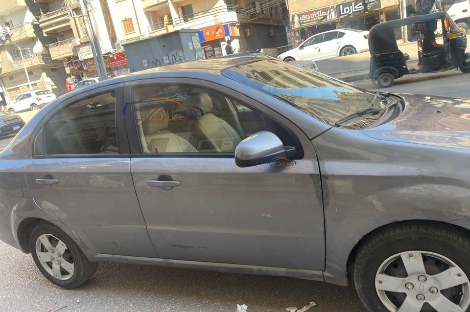 Aveo Chevrolet فضي