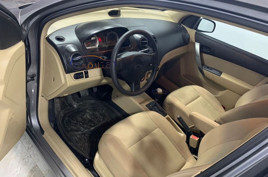 Aveo Chevrolet فضي