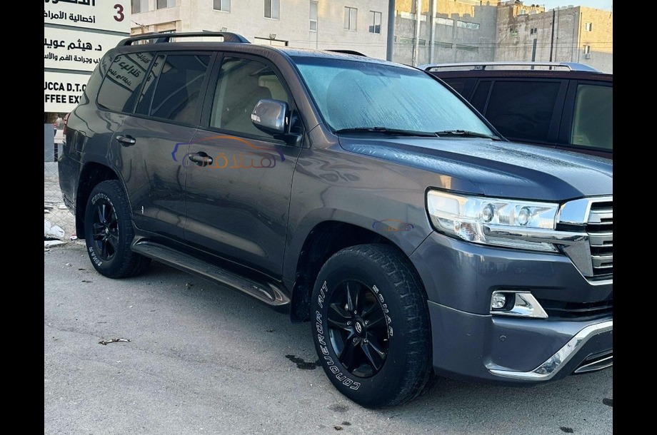Land Cruiser Toyota Dark grey