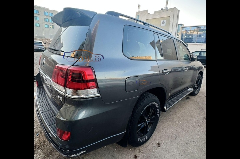 Land Cruiser Toyota Dark grey