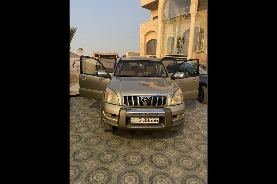 Prado Toyota ذهبي