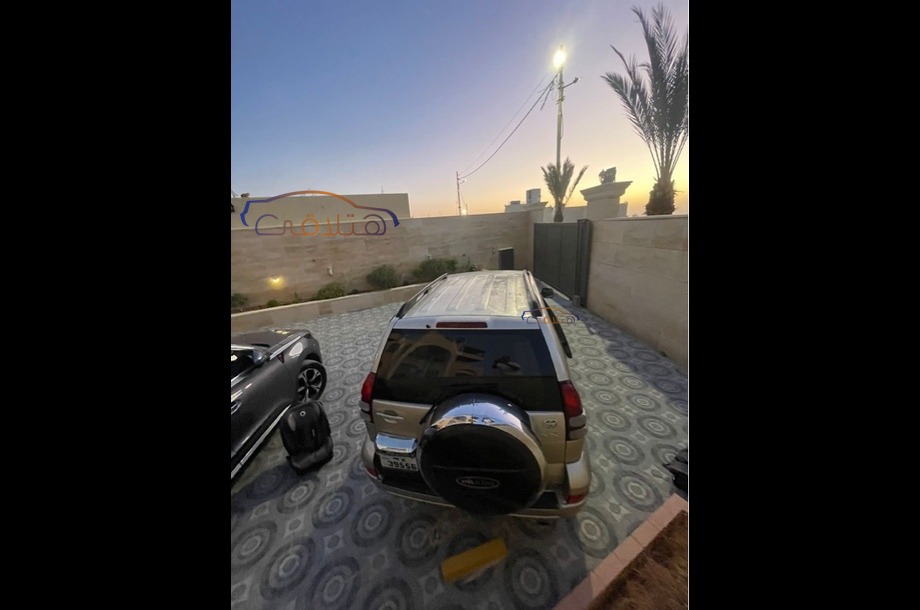Prado Toyota ذهبي