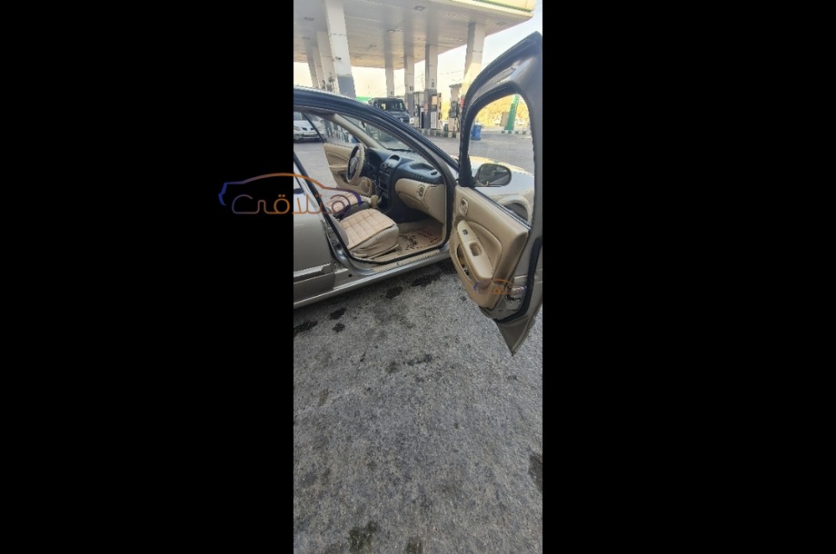 Sunny Nissan ذهبي