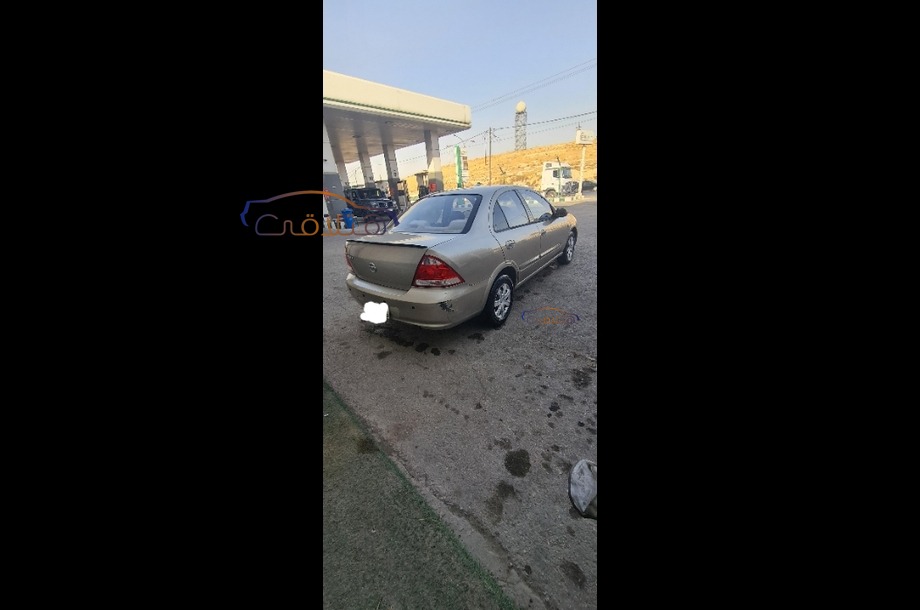 Sunny Nissan ذهبي