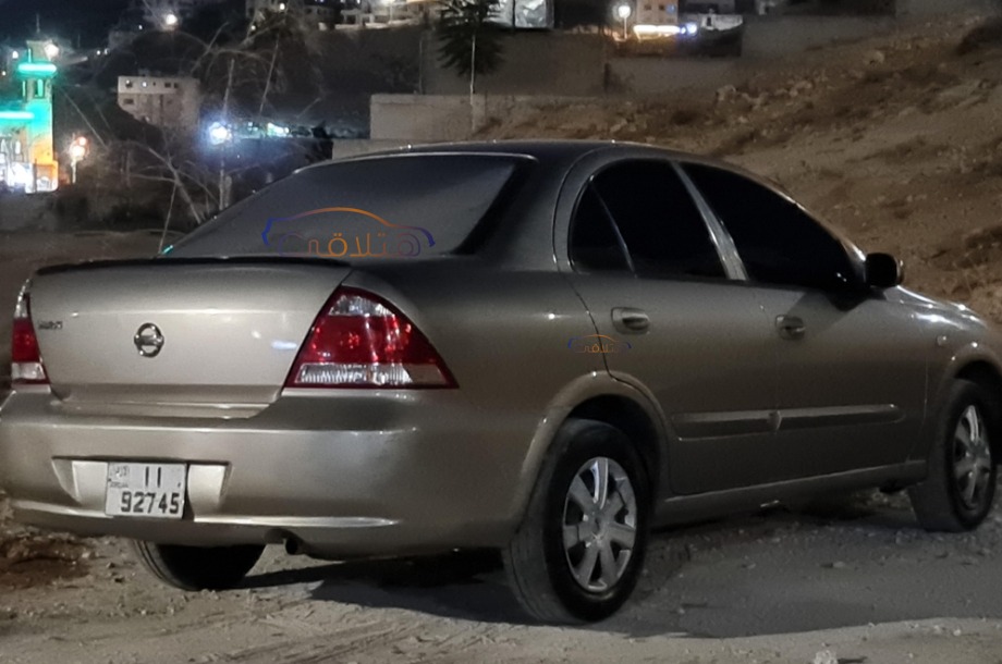 Sunny Nissan ذهبي