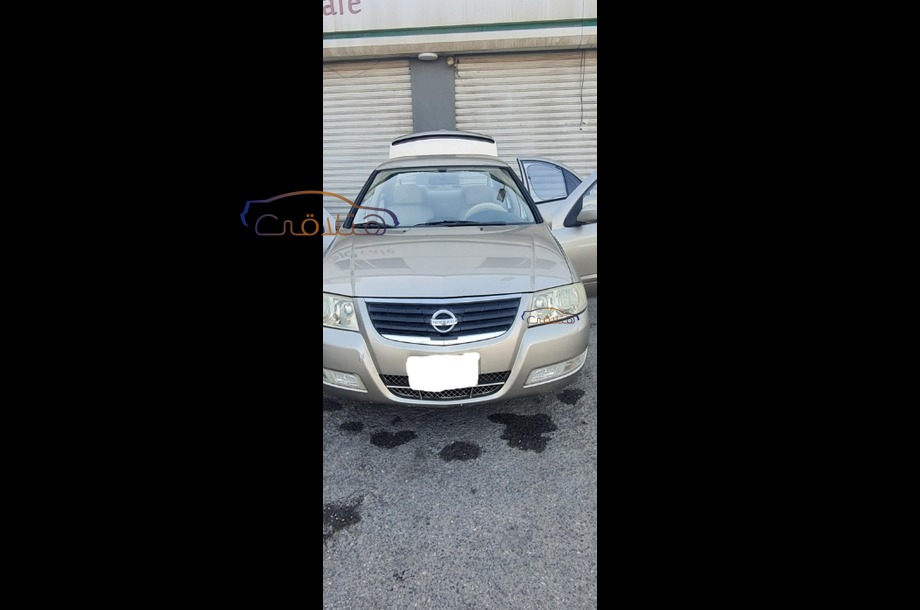 Sunny Nissan ذهبي