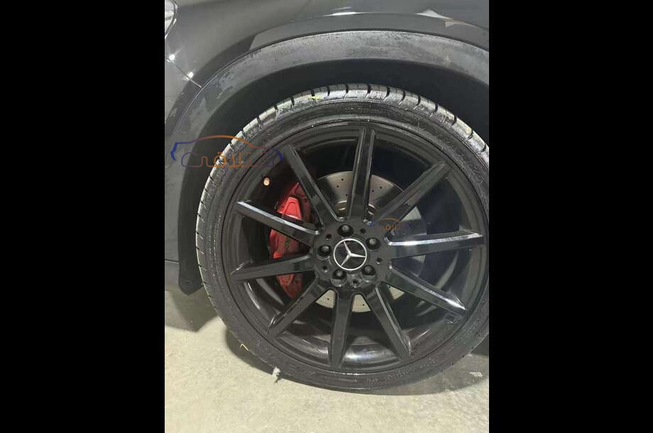 GLA 200 Mercedes أسود