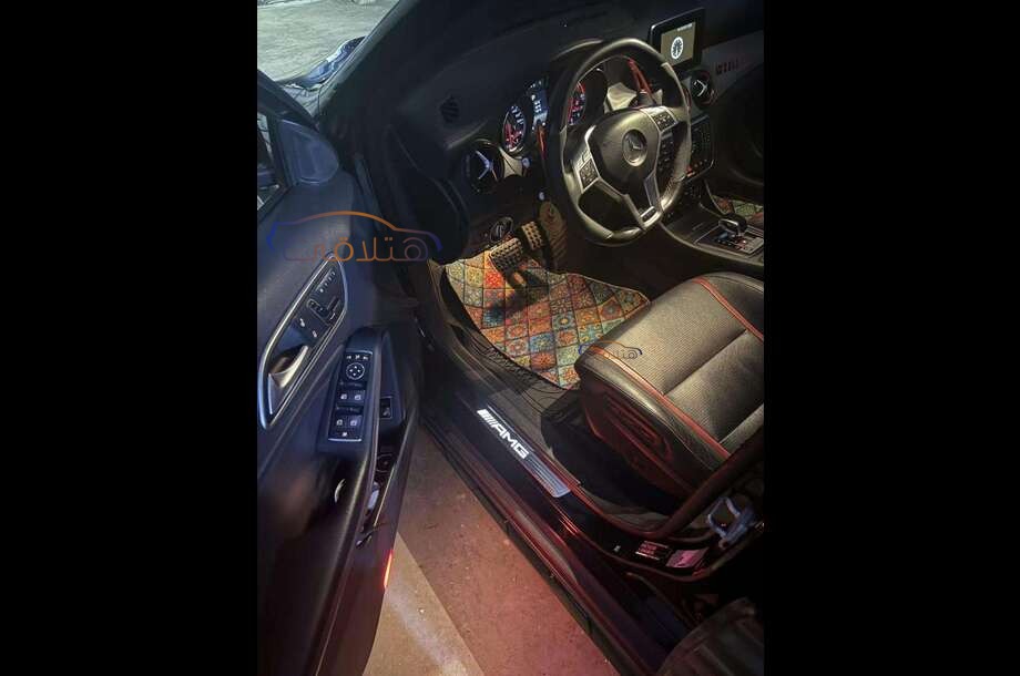 GLA 200 Mercedes أسود