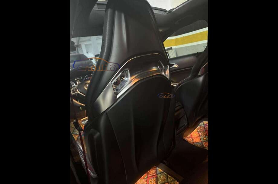 GLA 200 Mercedes أسود