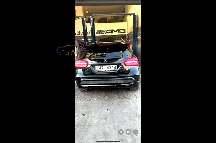 GLA 200 Mercedes أسود