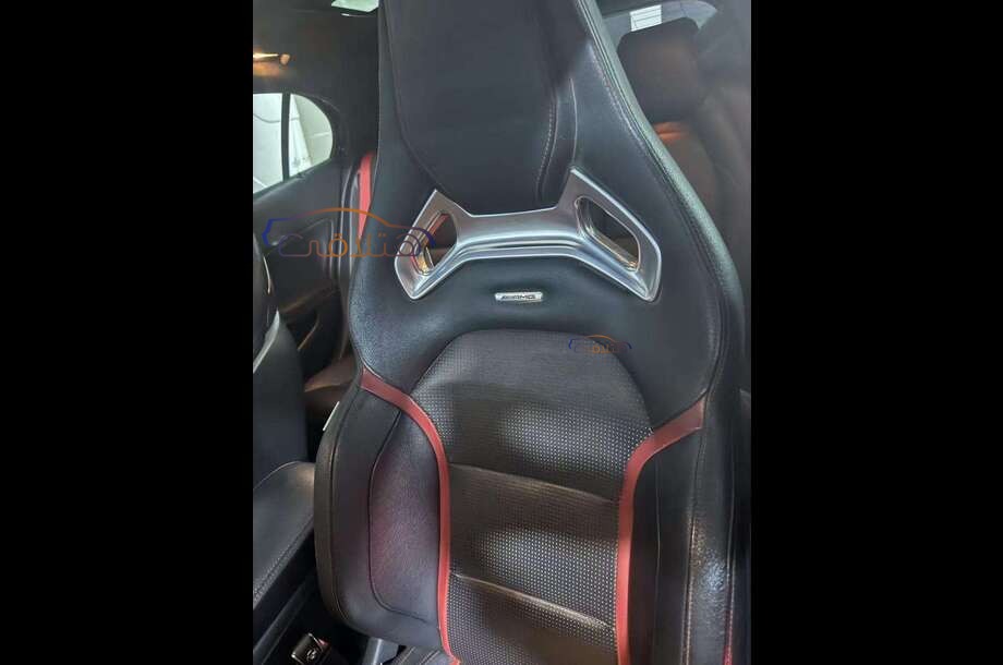 GLA 200 Mercedes أسود