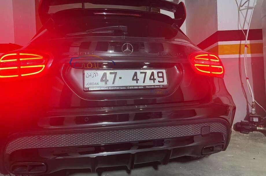 GLA 200 Mercedes أسود