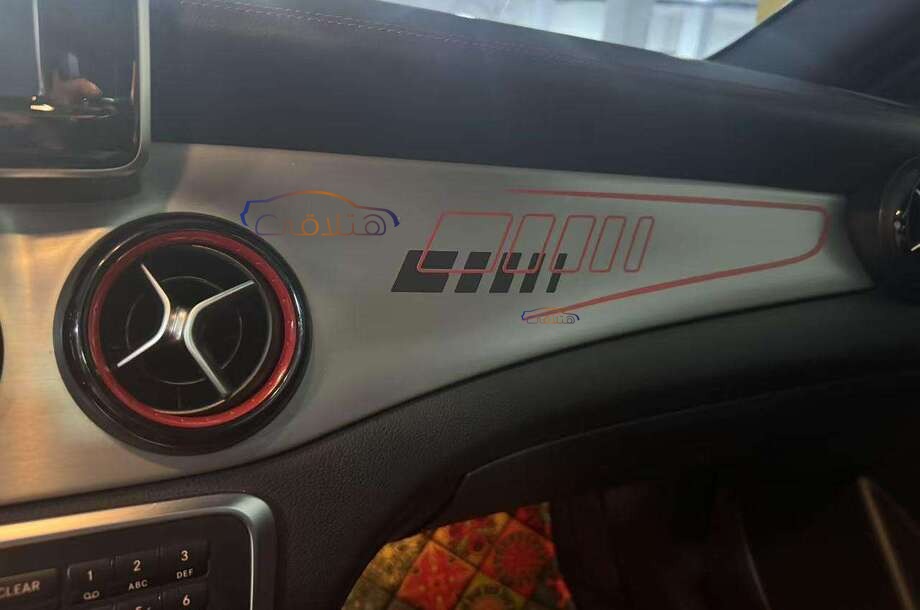 GLA 200 Mercedes أسود