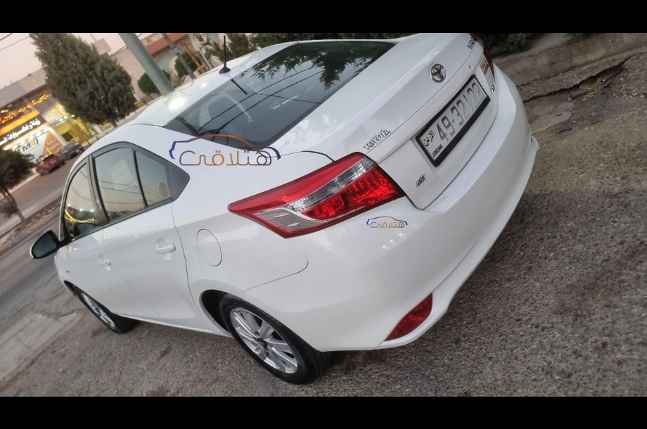 Yaris Toyota أبيض