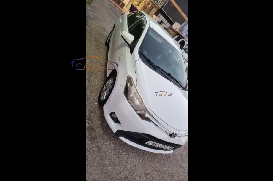 Yaris Toyota أبيض