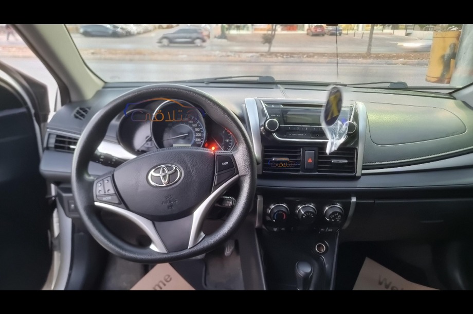 Yaris Toyota أبيض