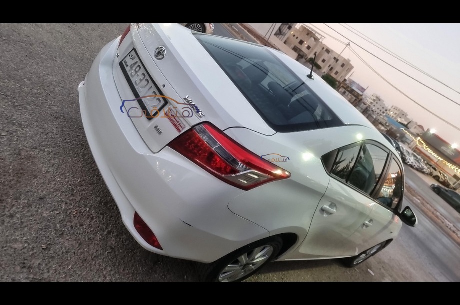 Yaris Toyota أبيض