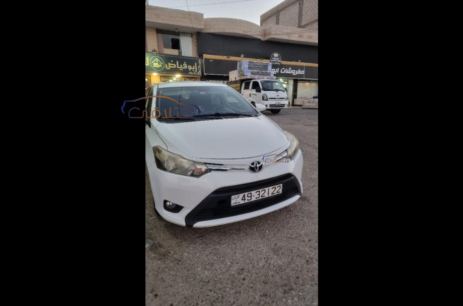 Yaris Toyota أبيض