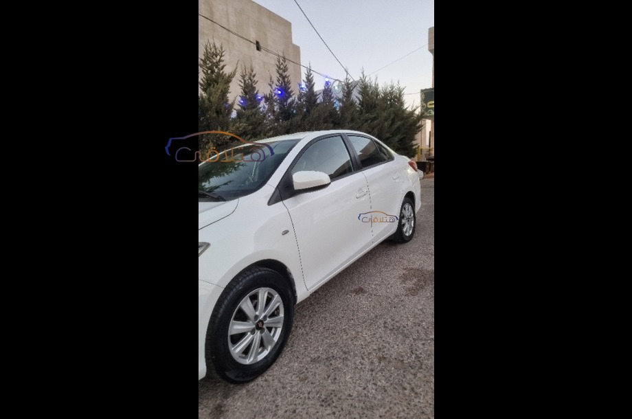 Yaris Toyota أبيض