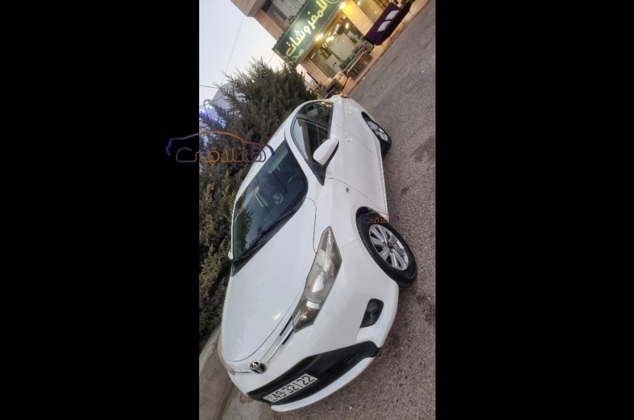 Yaris Toyota أبيض