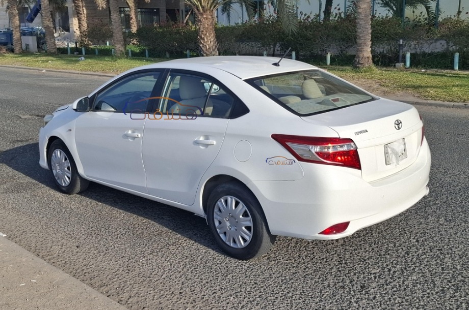 Yaris Toyota White