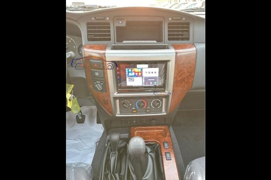 Patrol safari Nissan أبيض