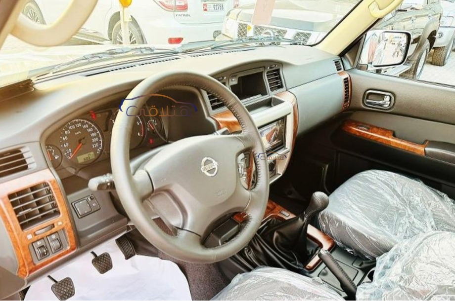Patrol safari Nissan أبيض