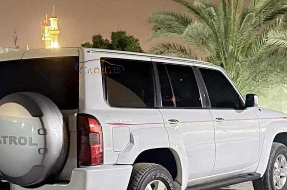 Patrol safari Nissan أبيض