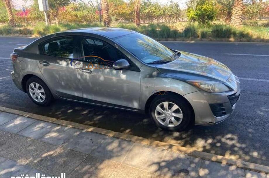 Mazda 3 Mazda رمادي