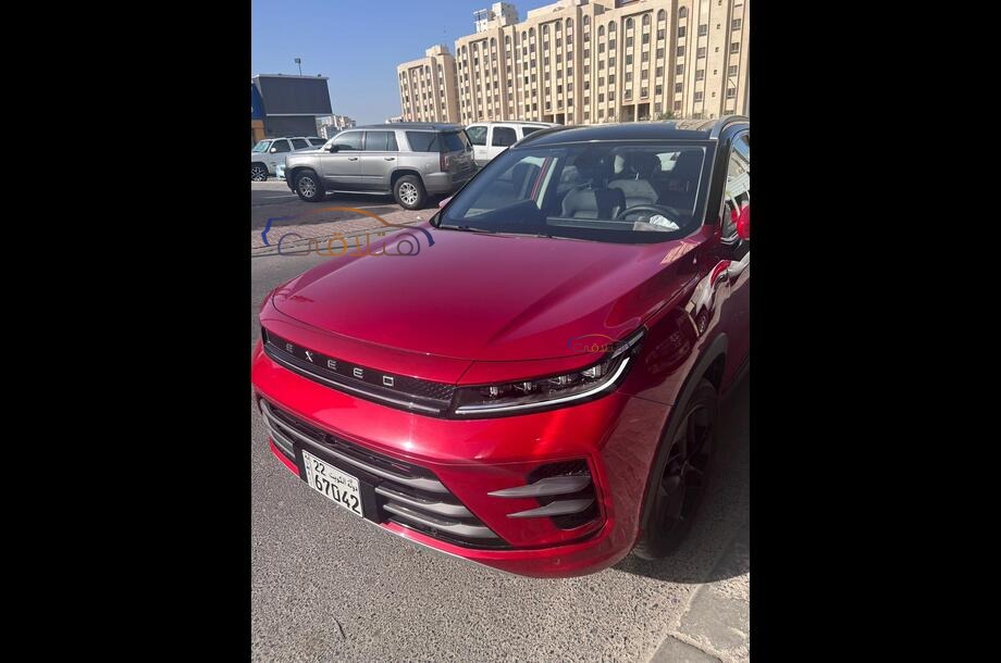 LX Exeed احمر
