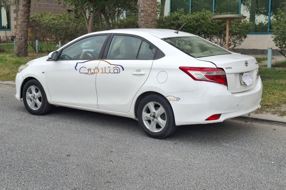 Yaris Toyota أبيض