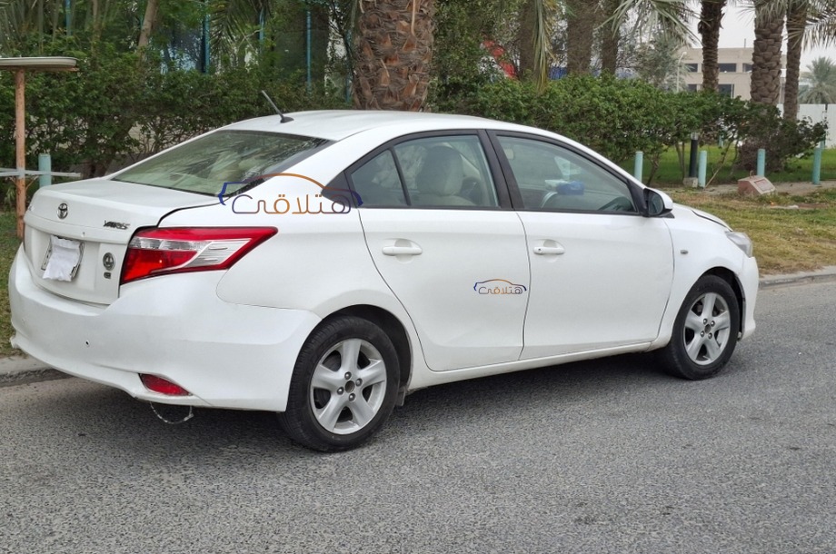 Yaris Toyota أبيض