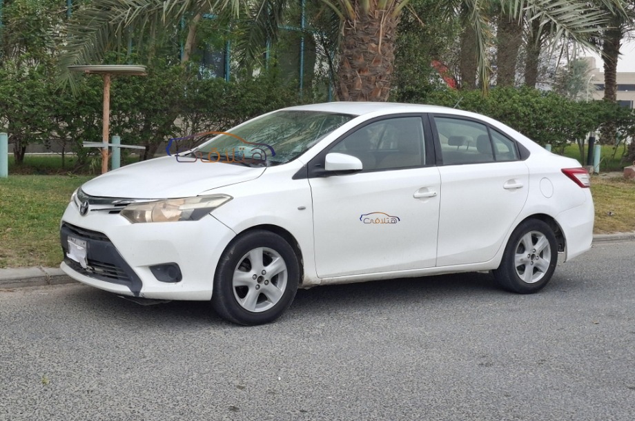 Yaris Toyota أبيض