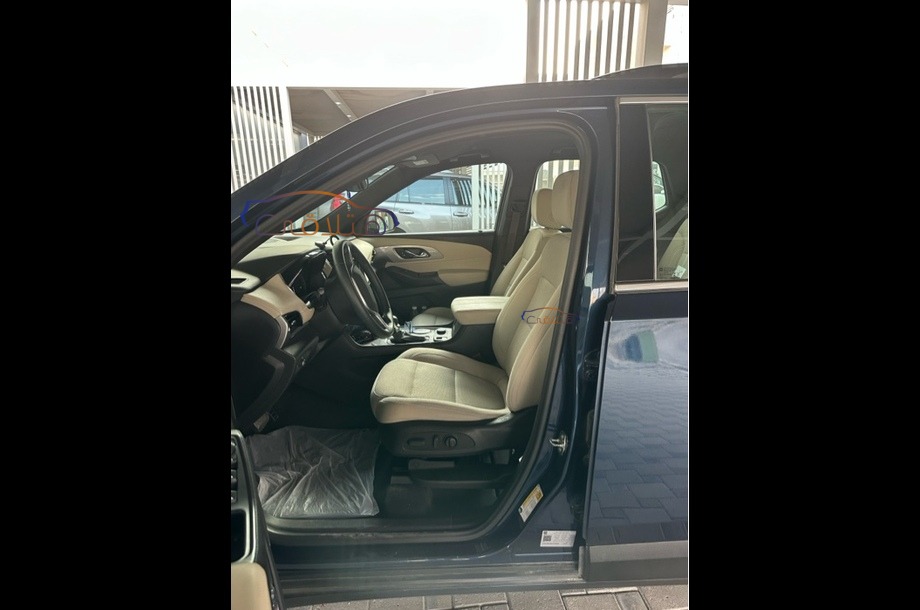 Traverse Chevrolet الأزرق الداكن
