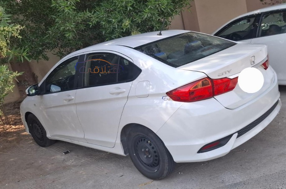 City Honda أبيض