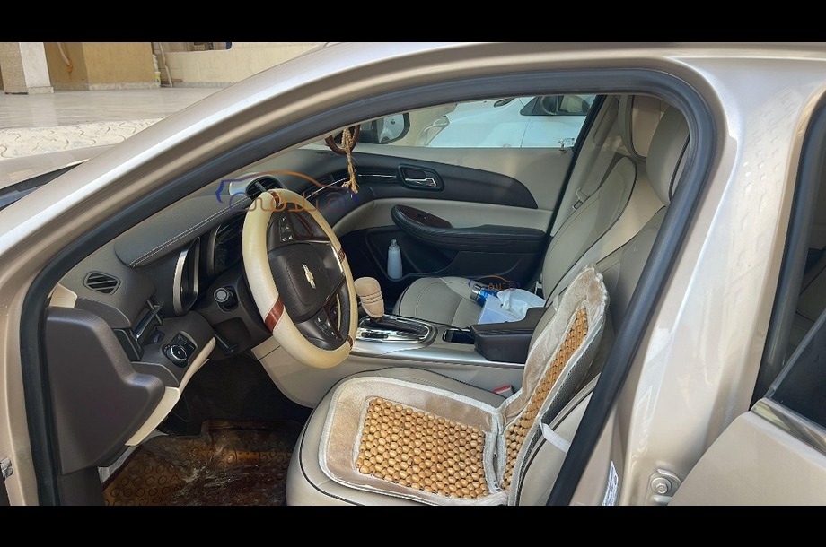 Malibu Chevrolet بيج