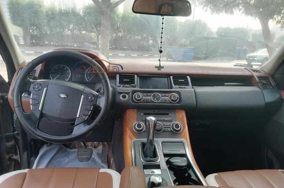 Sport Land Rover أسود