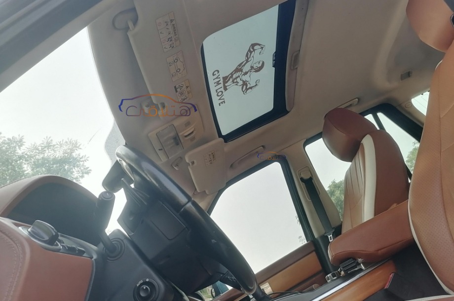 Sport Land Rover أسود